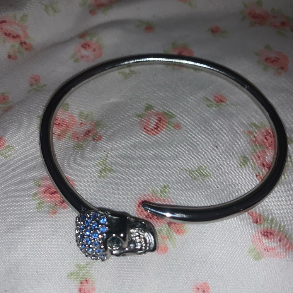 SILVER MENS SKULL BANGLE